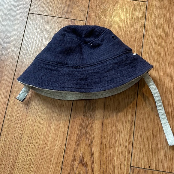 Baby Gap Reversible Bucket Hat - Picture 5 of 5